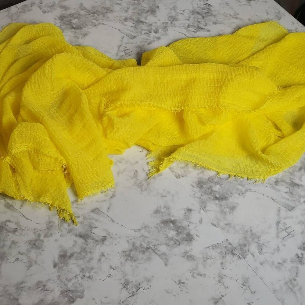 Yellow Scarf‎ - Picture 5 of 6